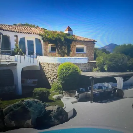 Elegante Rifugio Familiare A Porto Cervo بيت للعطل *